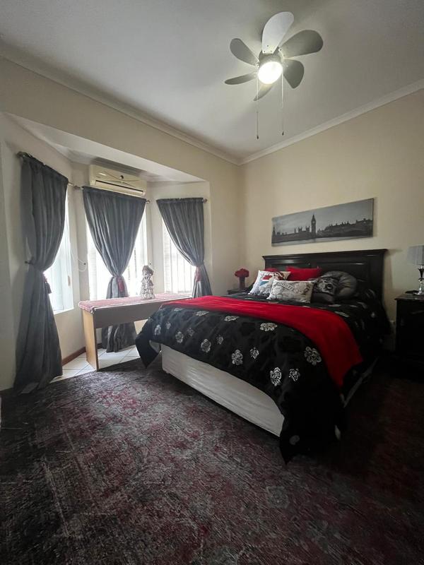 5 Bedroom Property for Sale in Rome Glen Western Cape